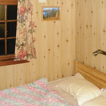 Nesheim Cabin-by-the-sea بيت للعطل