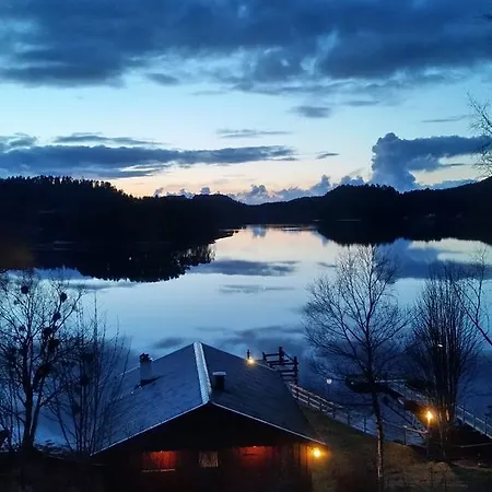 Сasa de vacaciones Nesheim Cabin-by-the-sea *